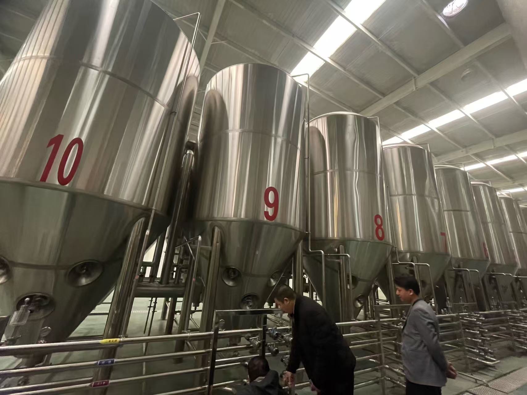 桥西精酿啤酒设备厂—平面布置、设备设计、制造、调试、培训等一条龙服务